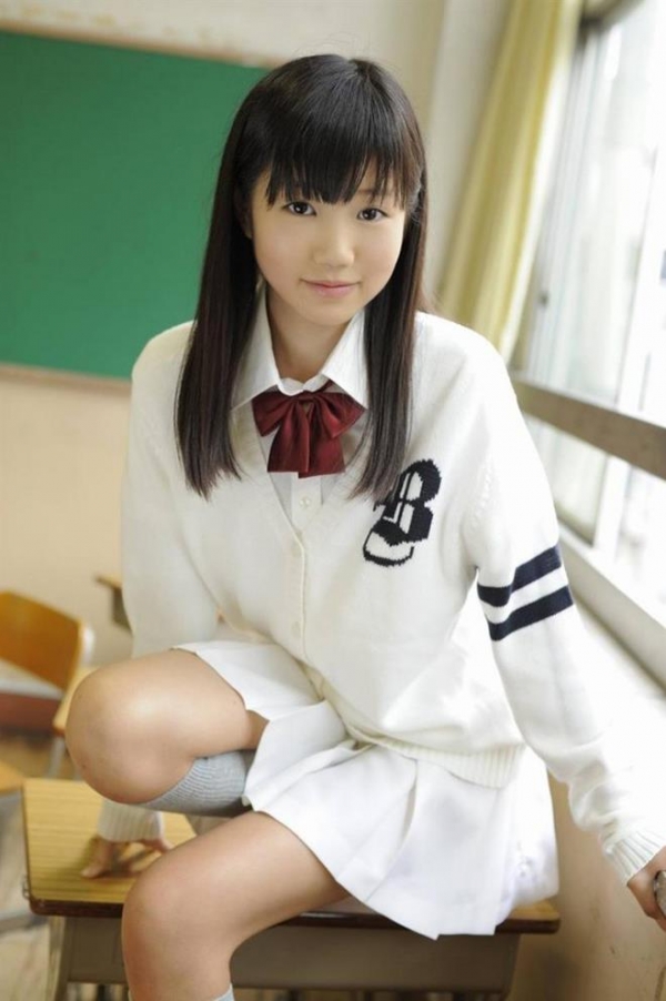 女子高生の制服エロ画像 4